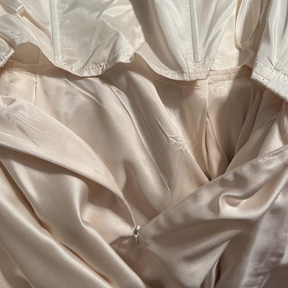 Beautiful Shell Shoshanna short strapless dress. Never worn. Size 10. - Picture 6 of 6
